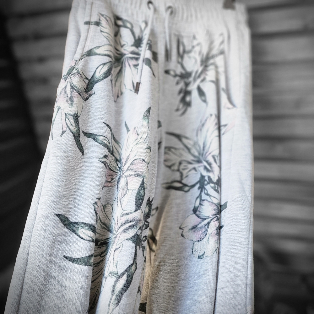 BILLABONG pants grey and floral Size 8 - Picture 3 of 8